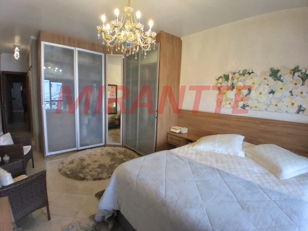 Sobrado de 216m² com 4 quartos em Vila Milton