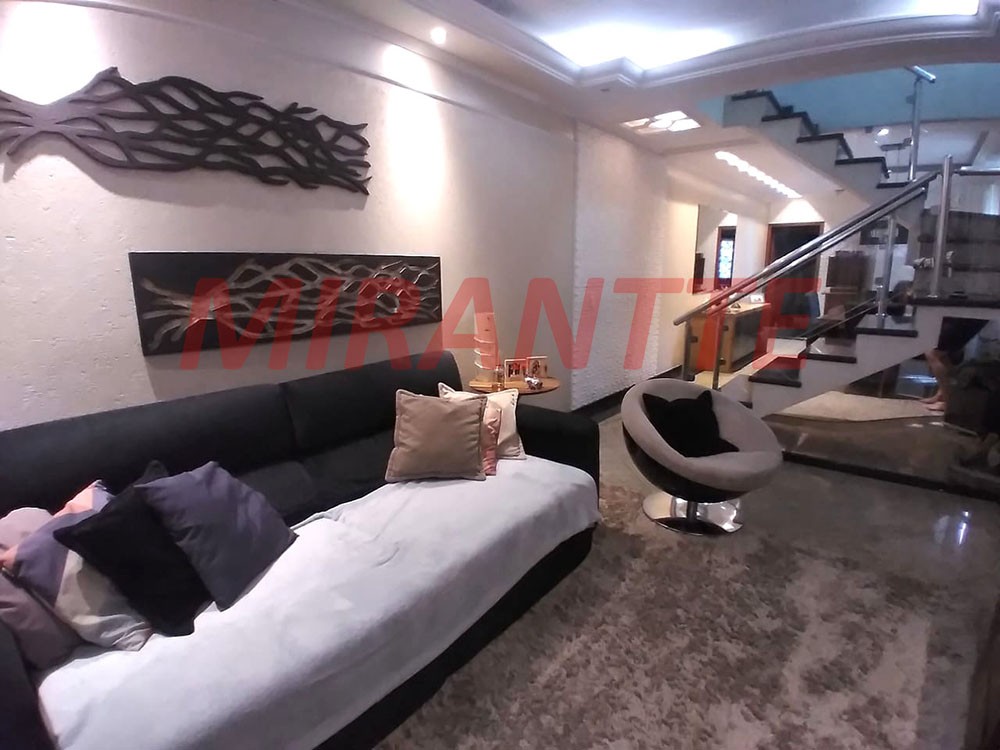 Sobrado de 216m² com 4 quartos em Vila Milton