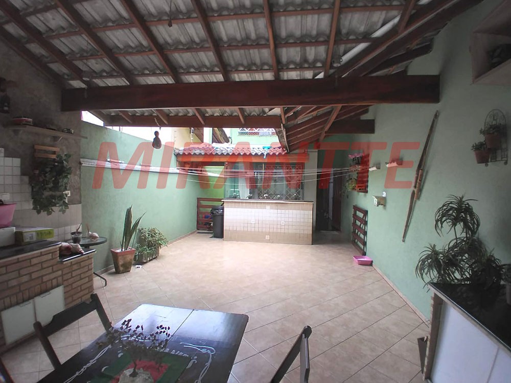 Sobrado de 216m² com 4 quartos em Vila Milton