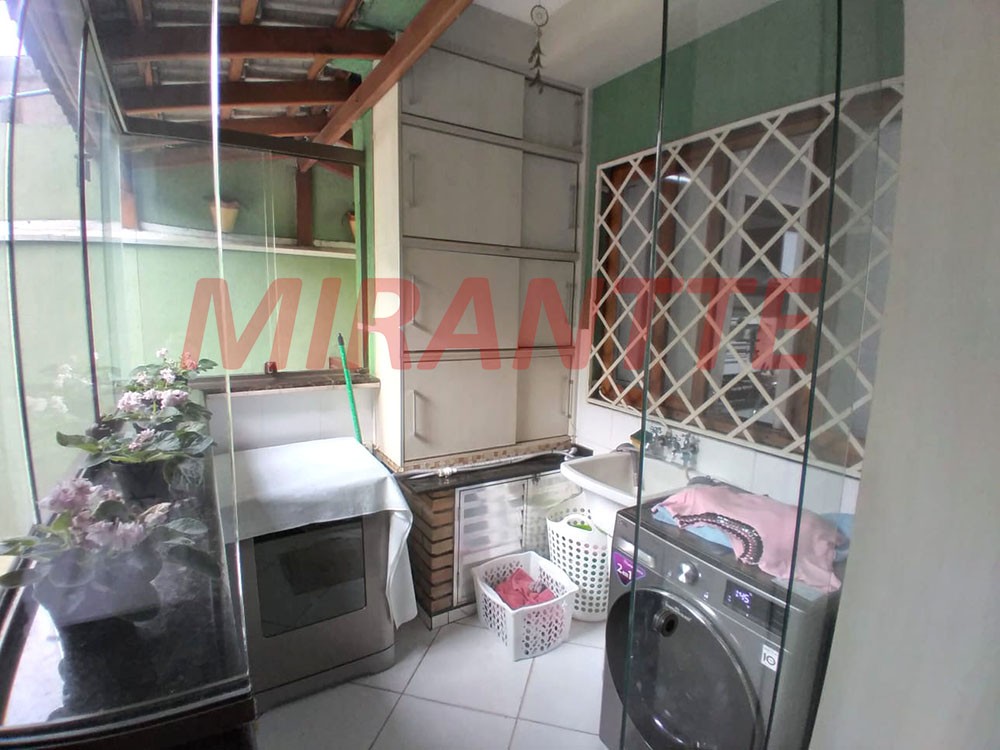 Sobrado de 216m² com 4 quartos em Vila Milton