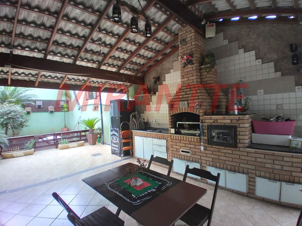 Sobrado de 216m² com 4 quartos em Vila Milton