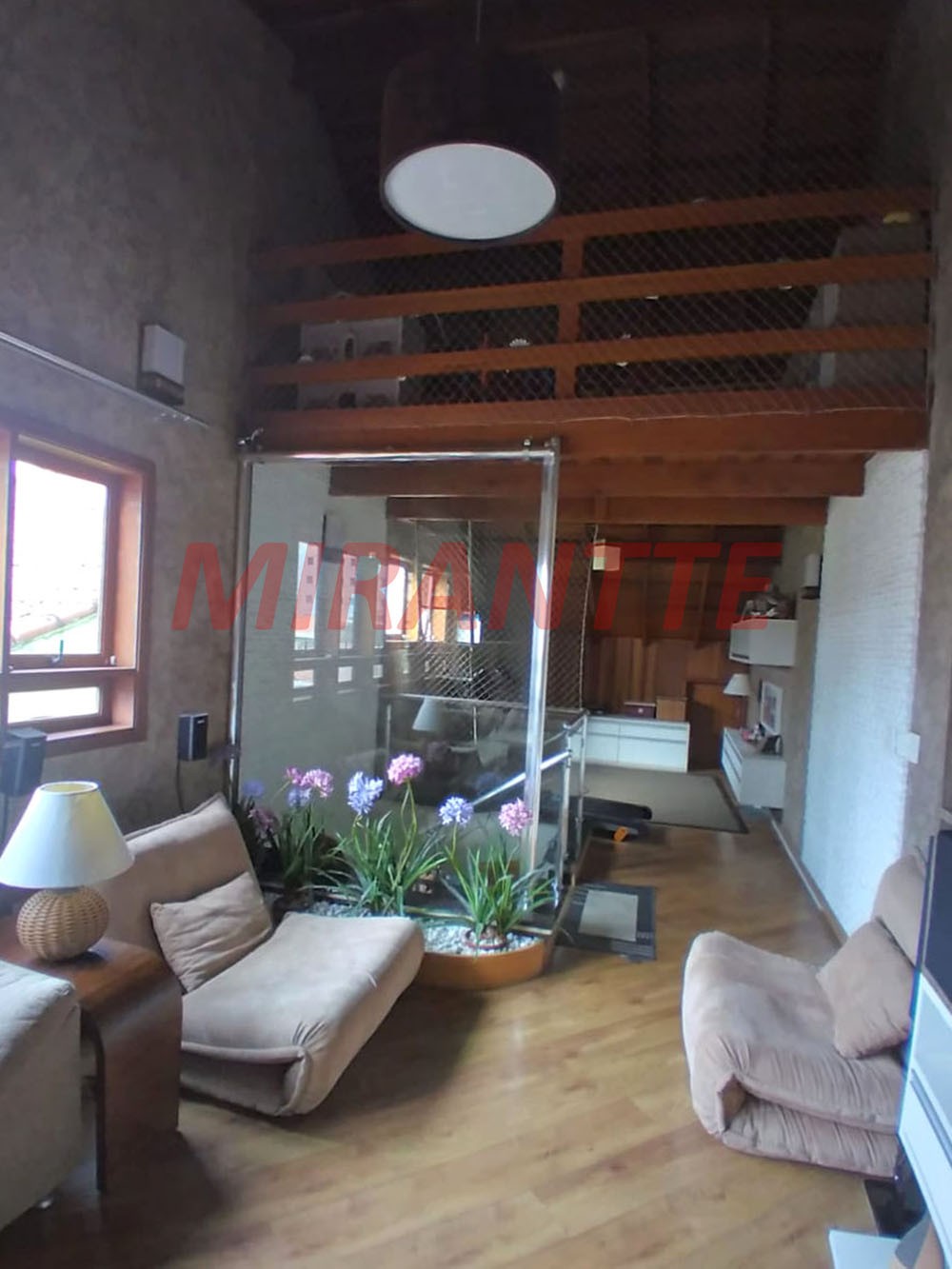 Sobrado de 216m² com 4 quartos em Vila Milton
