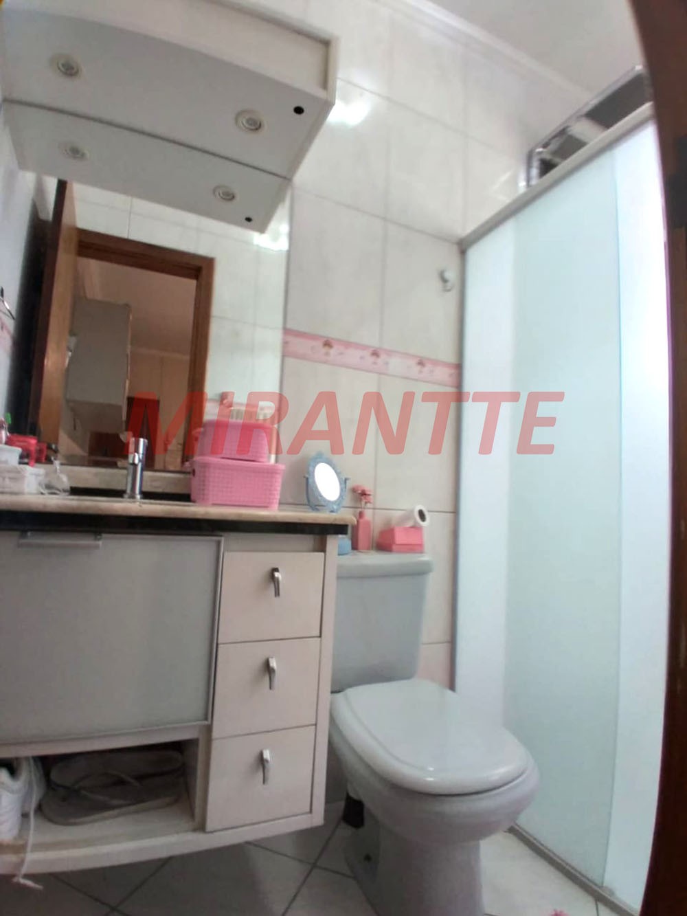 Sobrado de 216m² com 4 quartos em Vila Milton