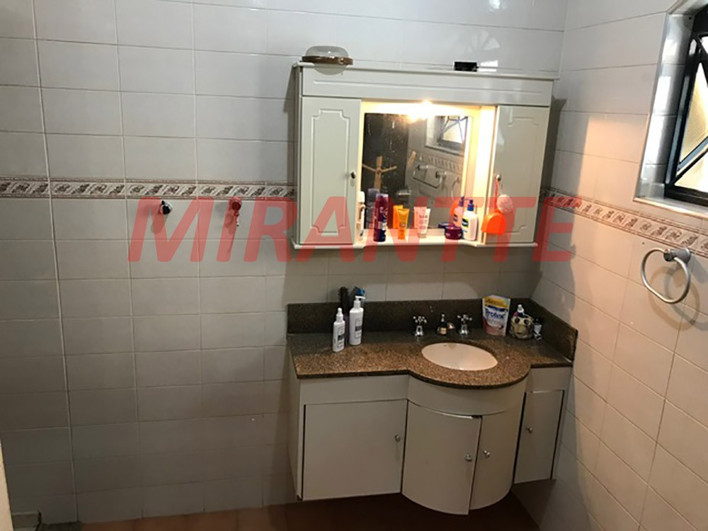 Sobrado de 260m² com 3 quartos em Jardim Guapíra