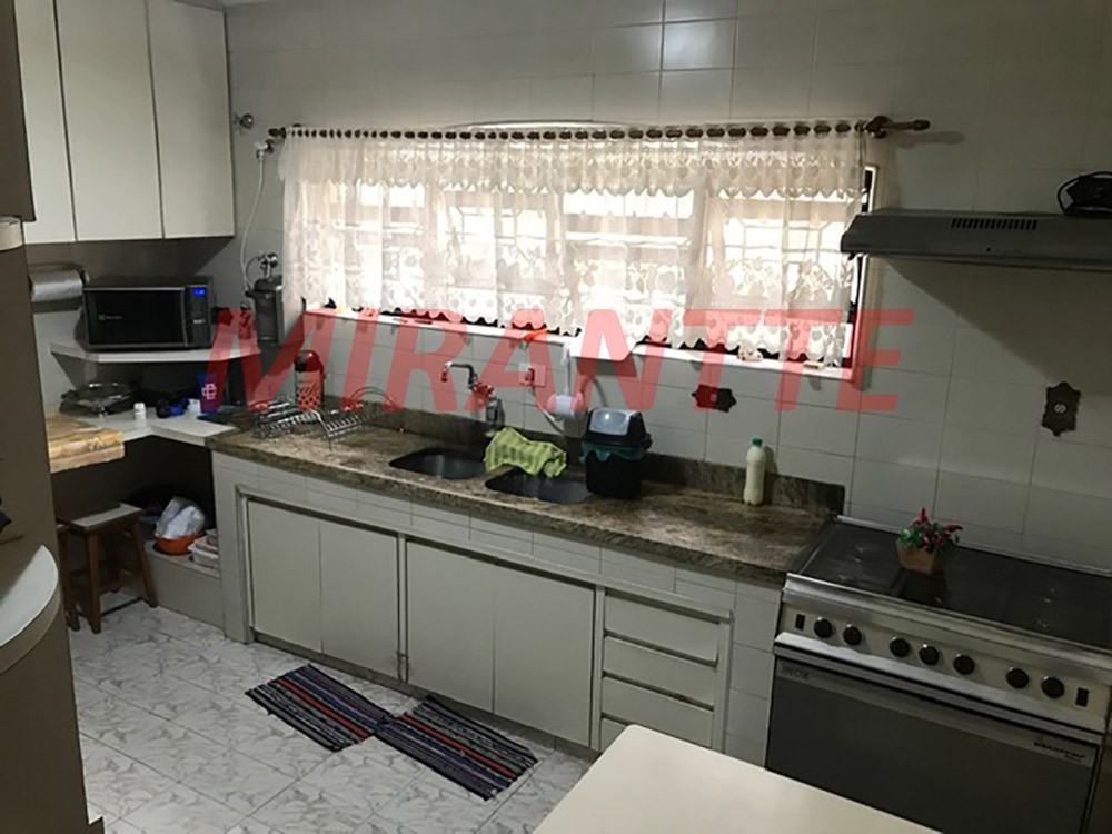Sobrado de 260m² com 3 quartos em Jardim Guapíra