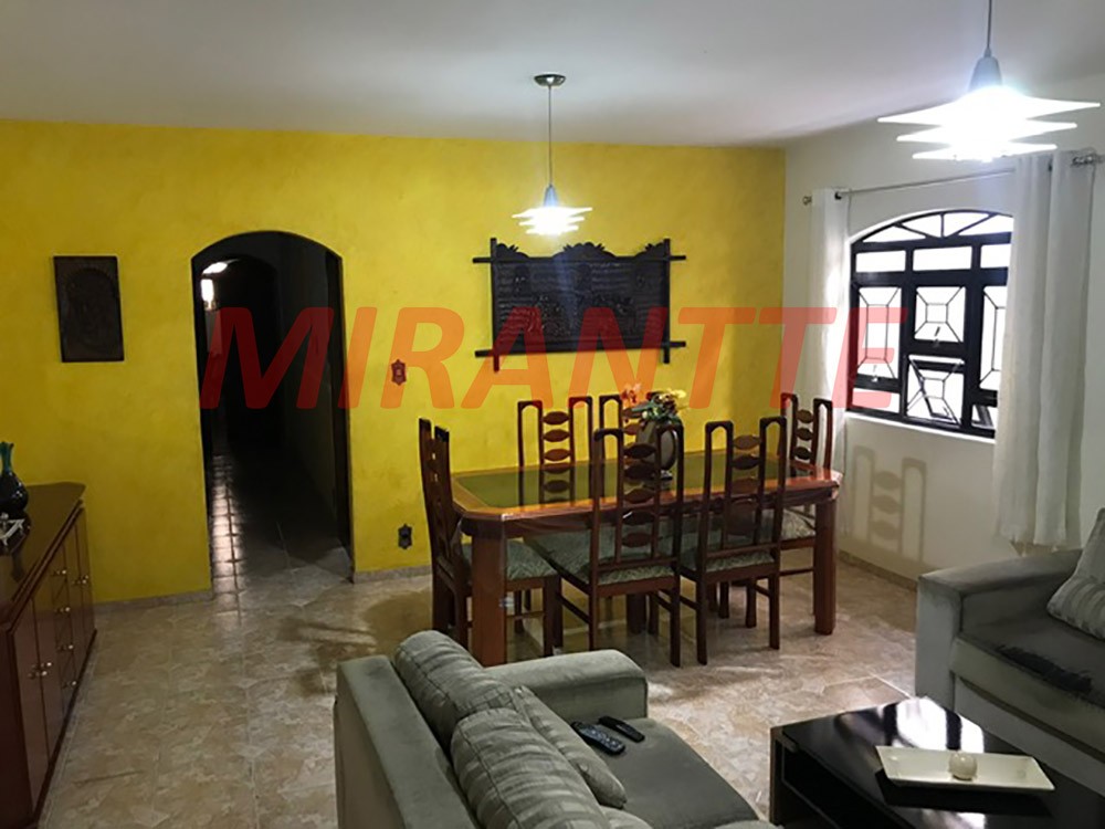 Sobrado de 260m² com 3 quartos em Jardim Guapíra