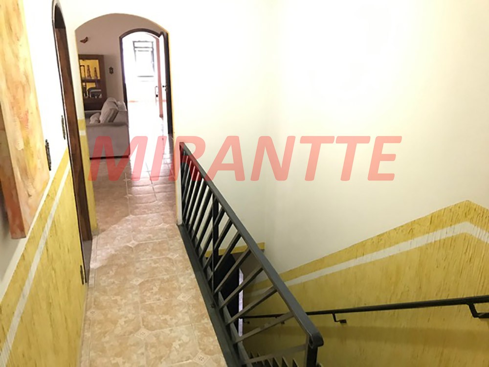Sobrado de 260m² com 3 quartos em Jardim Guapíra