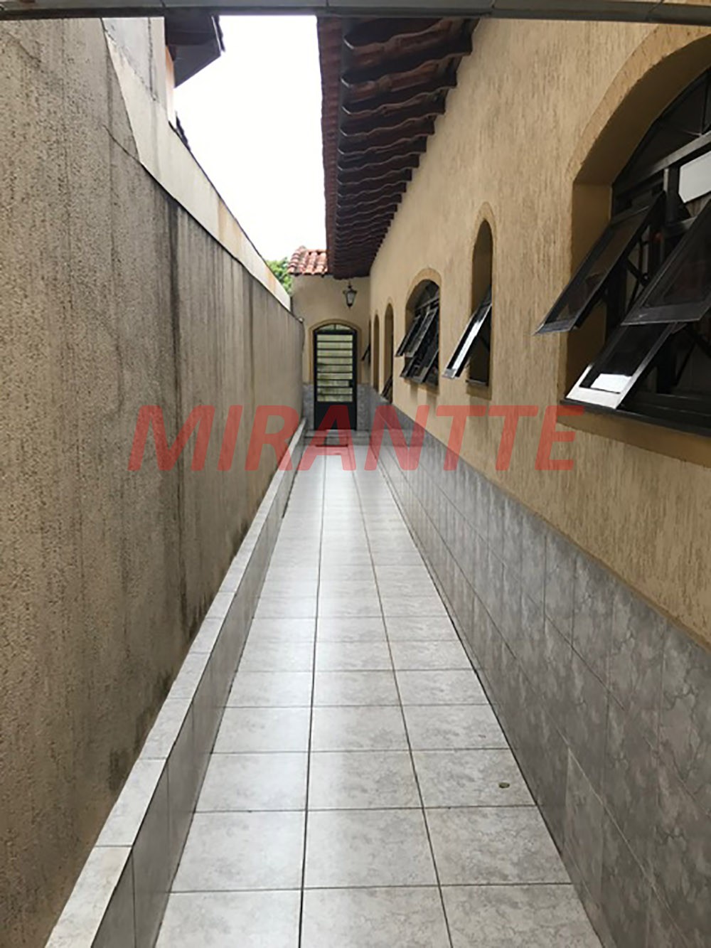 Sobrado de 260m² com 3 quartos em Jardim Guapíra