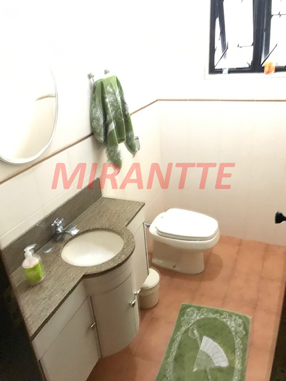 Sobrado de 260m² com 3 quartos em Jardim Guapíra