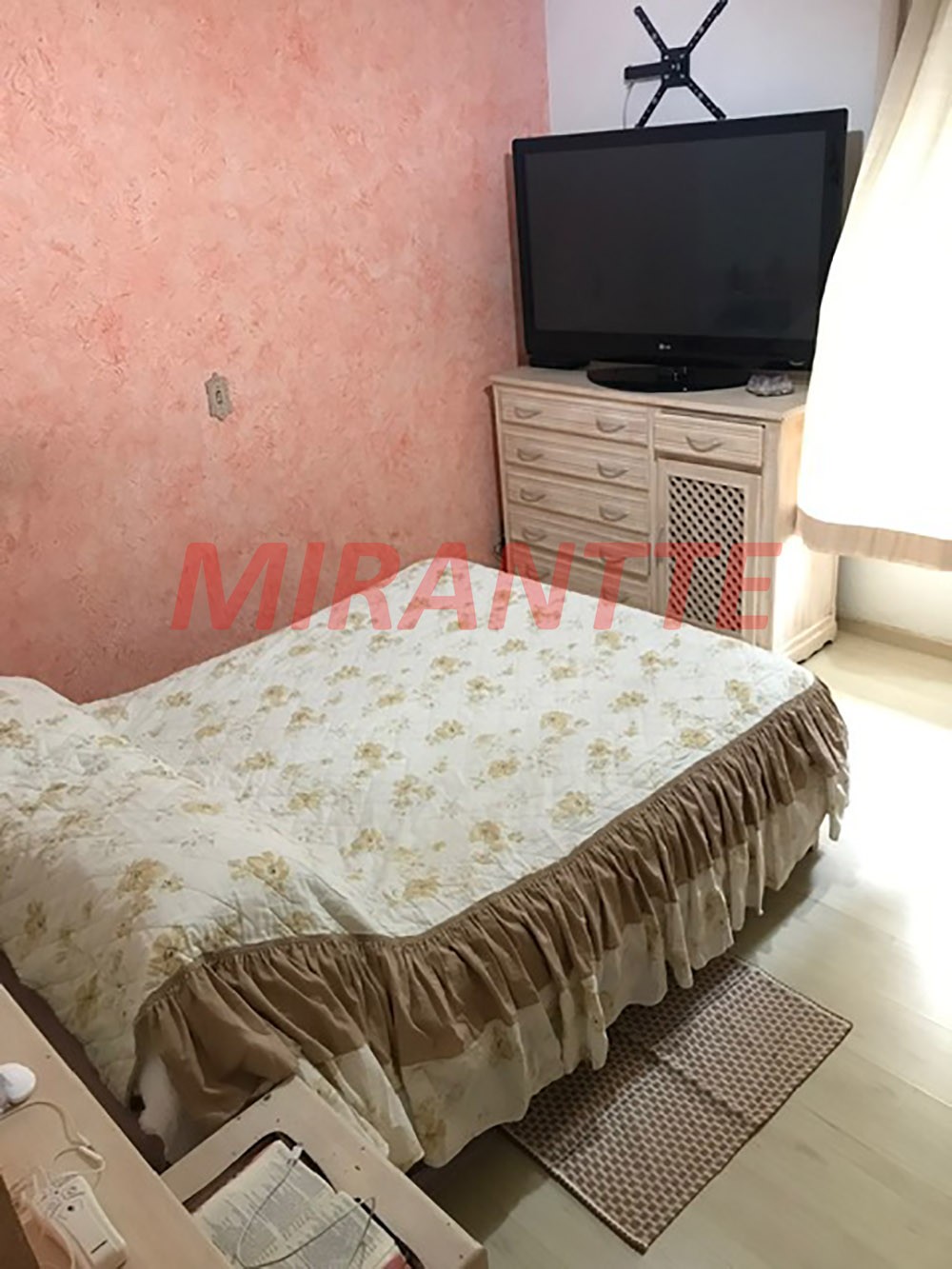 Sobrado de 260m² com 3 quartos em Jardim Guapíra