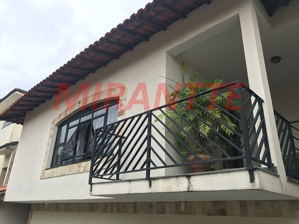 Sobrado de 260m² com 3 quartos em Jardim Guapíra