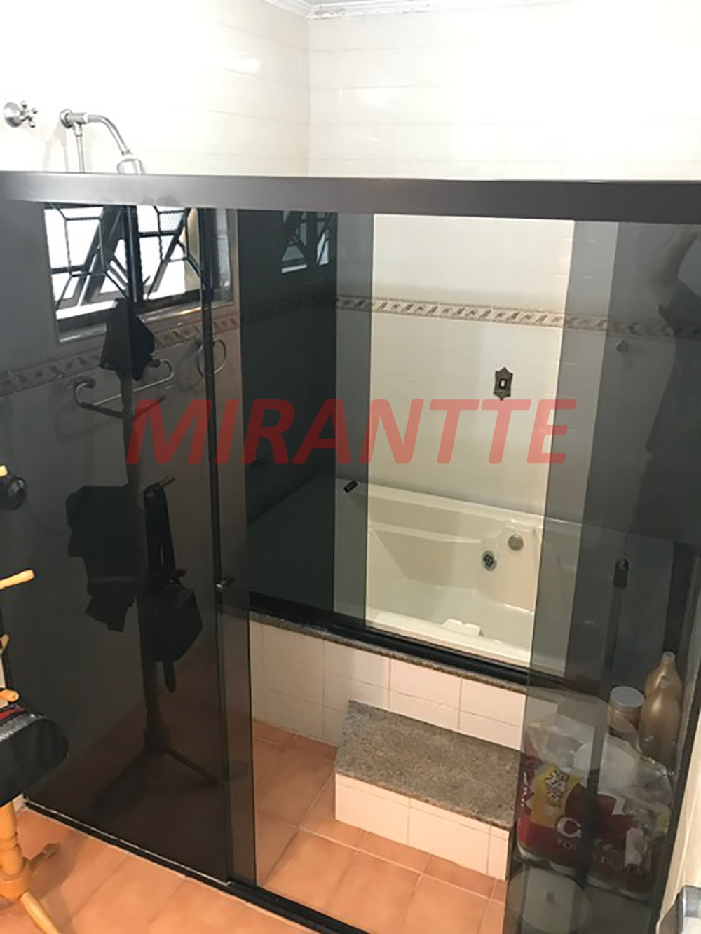 Sobrado de 260m² com 3 quartos em Jardim Guapíra