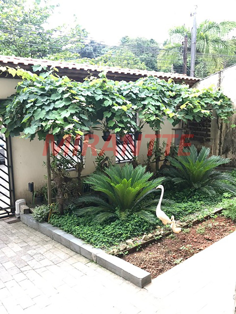 Sobrado de 260m² com 3 quartos em Jardim Guapíra