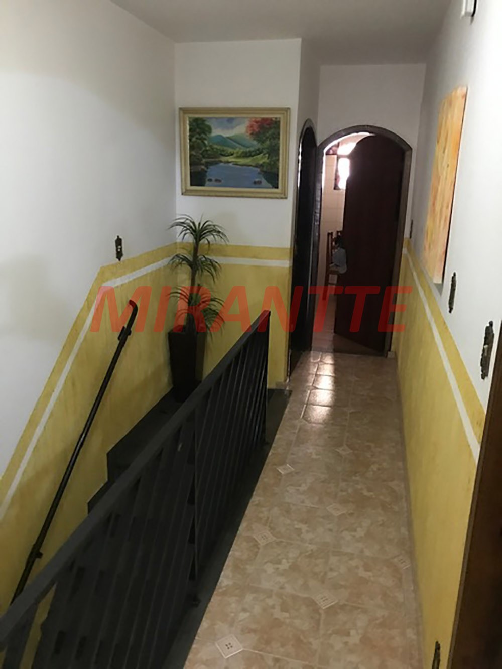 Sobrado de 260m² com 3 quartos em Jardim Guapíra