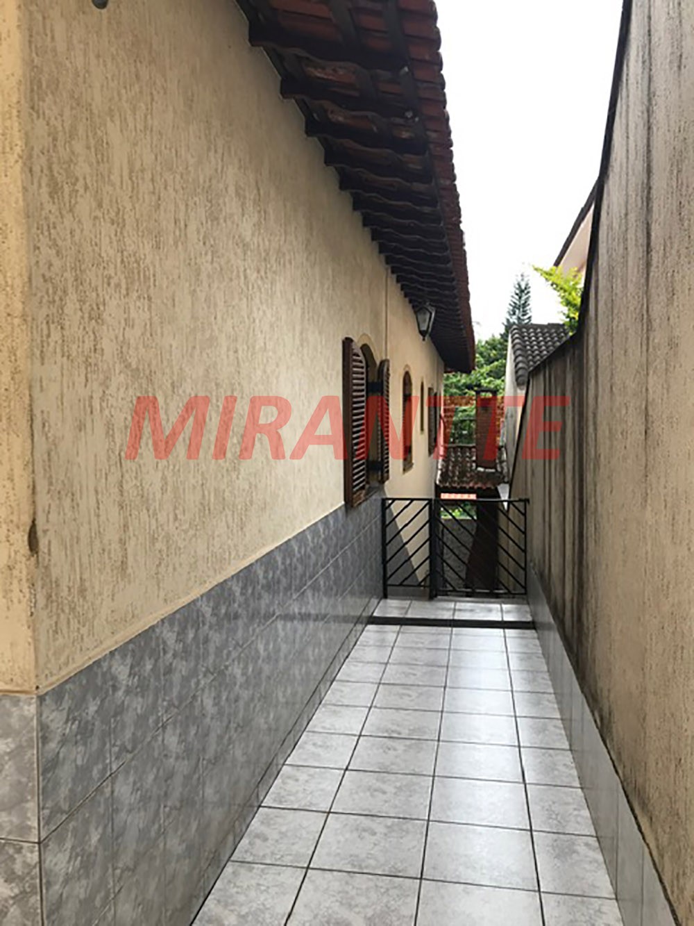 Sobrado de 260m² com 3 quartos em Jardim Guapíra