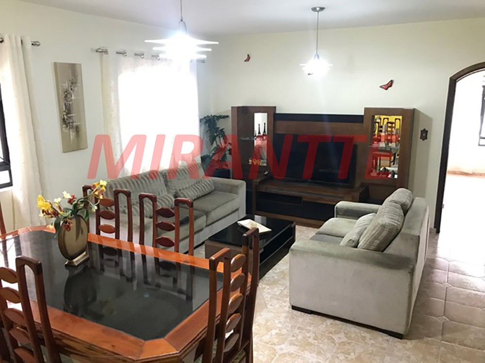 Sobrado de 260m² com 3 quartos em Jardim Guapíra
