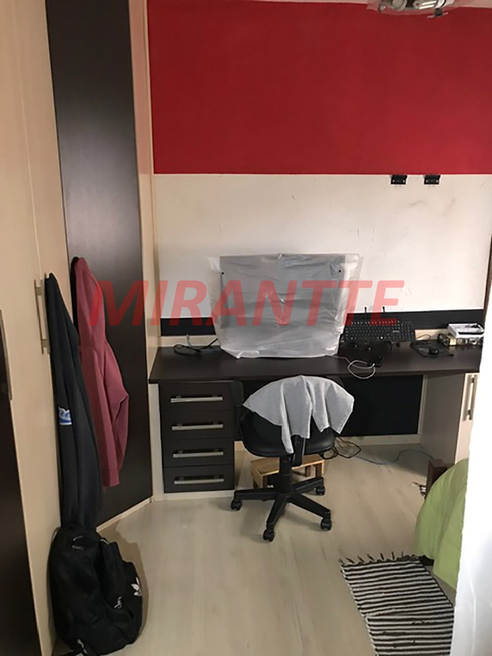Sobrado de 260m² com 3 quartos em Jardim Guapíra