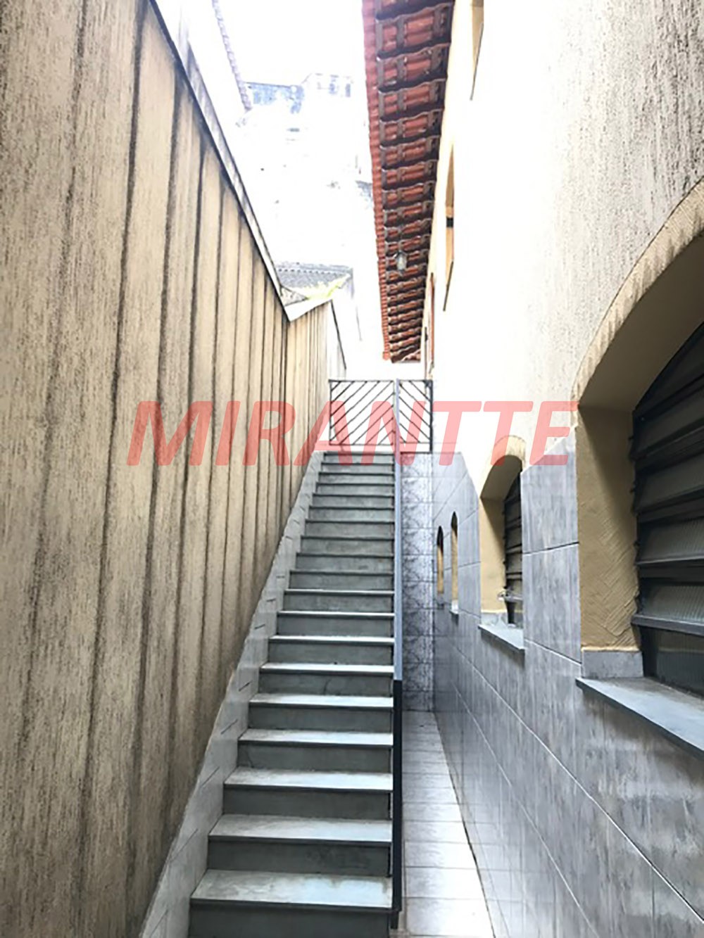 Sobrado de 260m² com 3 quartos em Jardim Guapíra