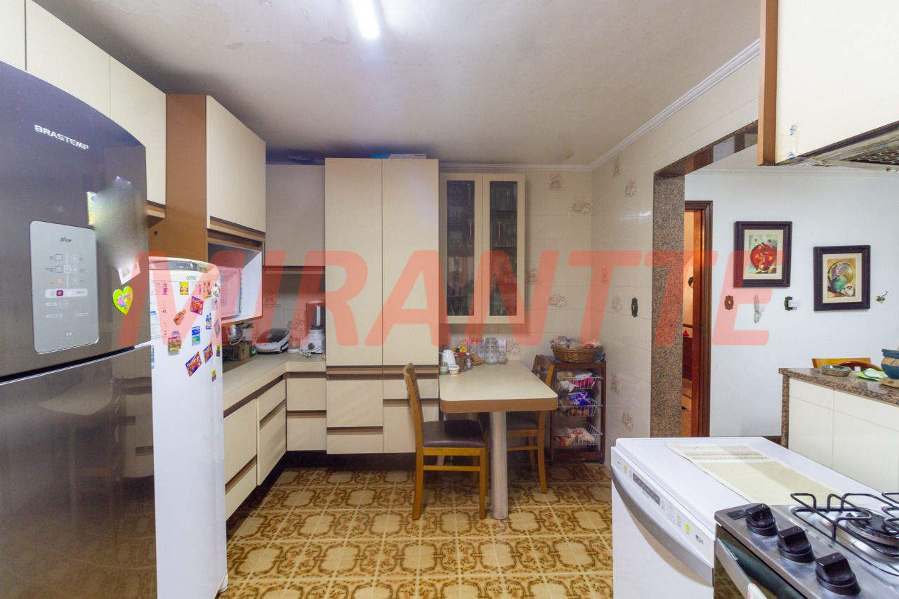 Sobrado de 316m² com 3 quartos em Jardim Virginia Bianca