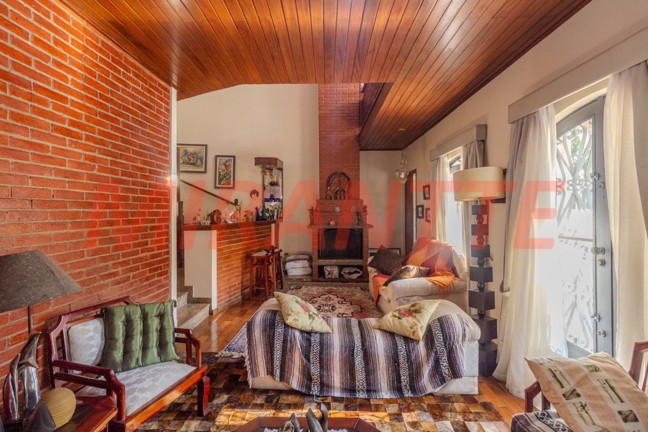 Sobrado de 316m² com 3 quartos em Jardim Virginia Bianca
