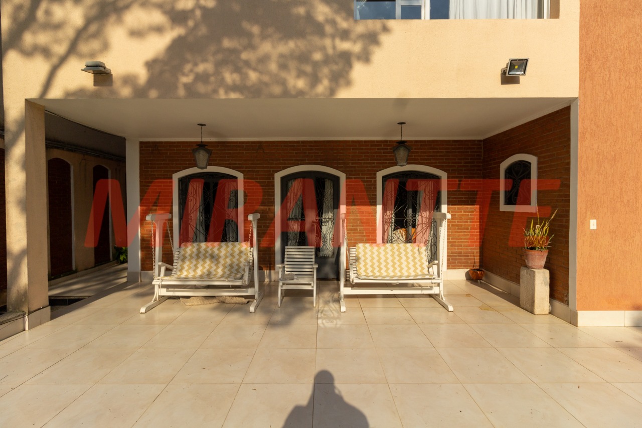 Sobrado de 316m² com 3 quartos em Jardim Virginia Bianca