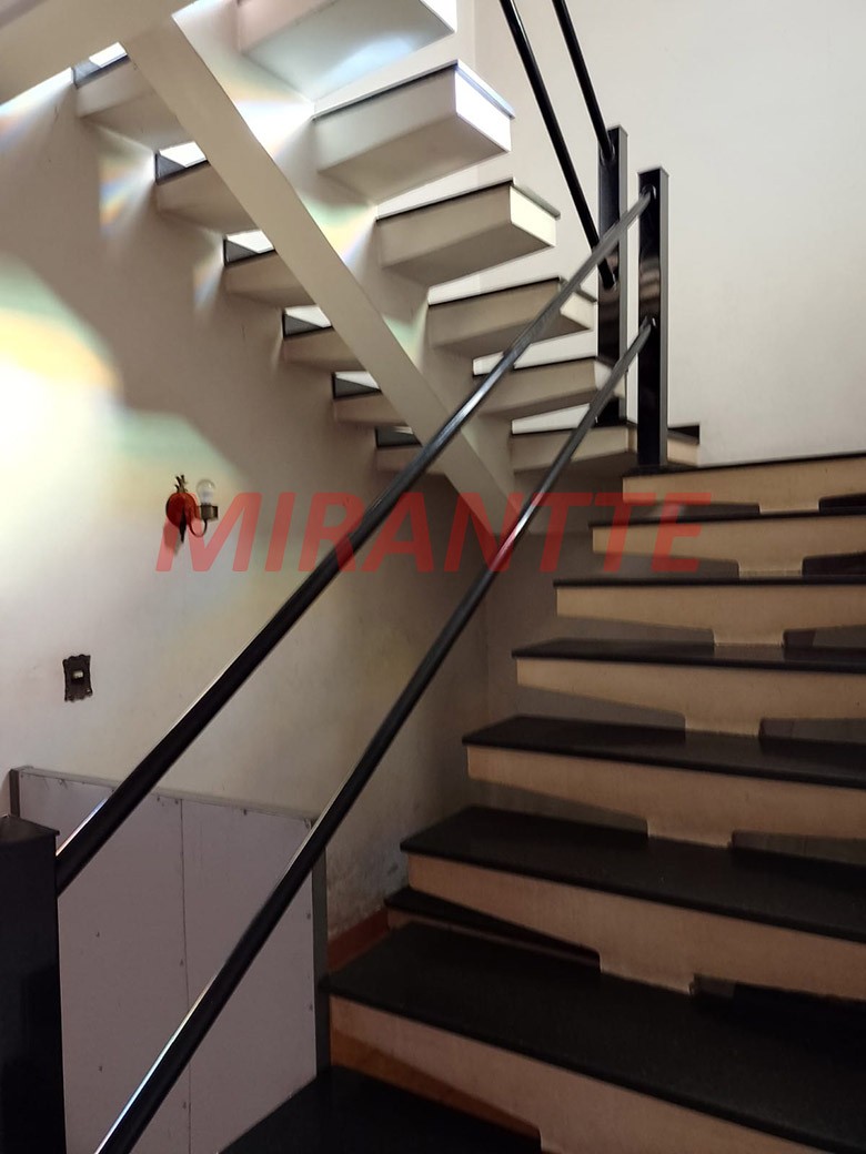 Sobrado de 360m² com 4 quartos em Vila Rosália