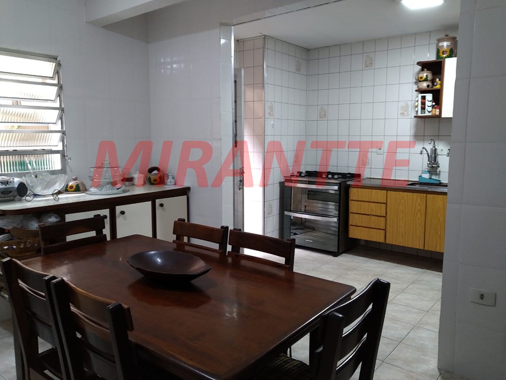 Sobrado de 270m² com 3 quartos em Vila Galvão