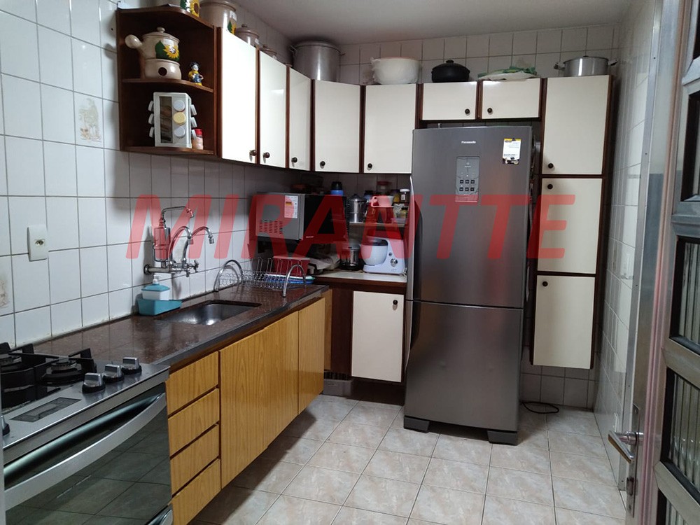 Sobrado de 270m² com 3 quartos em Vila Galvão