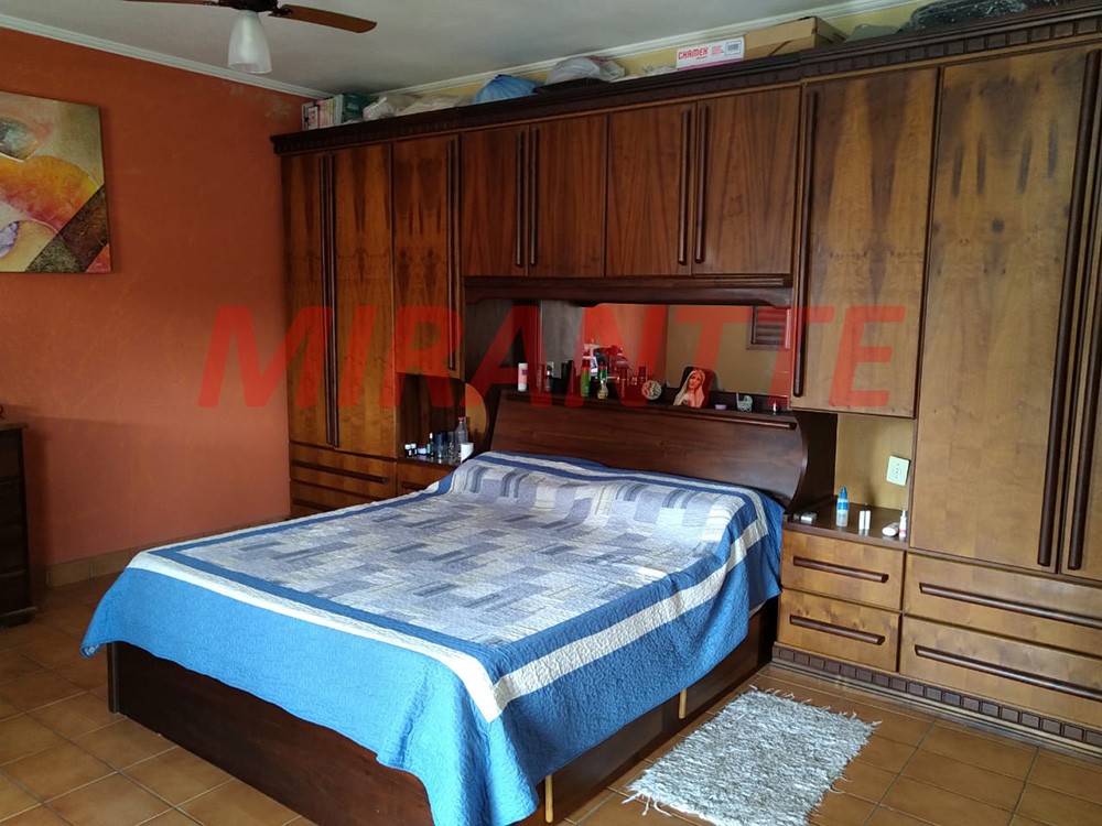 Sobrado de 270m² com 3 quartos em Vila Galvão
