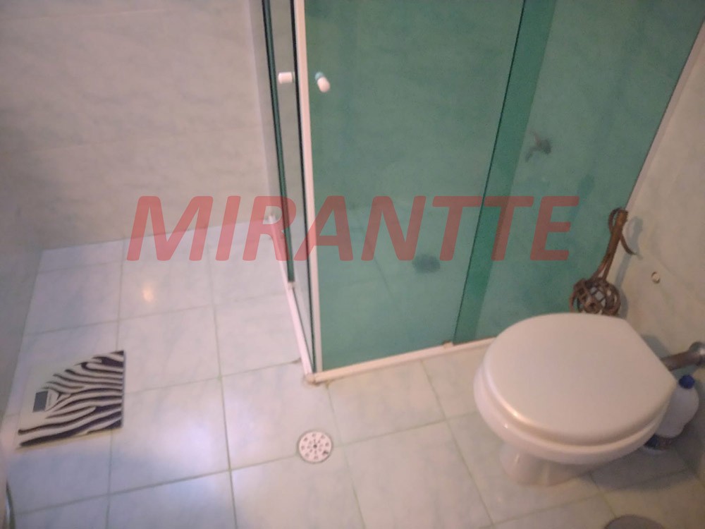 Sobrado de 240m² com 3 quartos em Água Fria