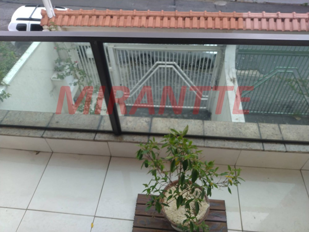 Sobrado de 240m² com 3 quartos em Água Fria