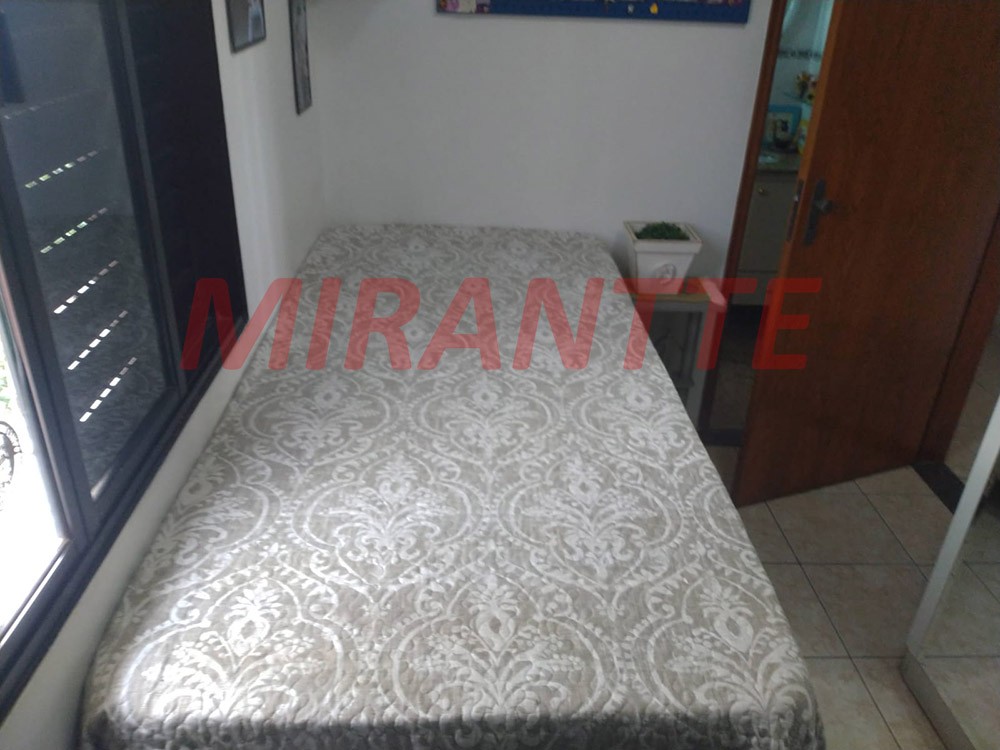 Sobrado de 240m² com 3 quartos em Água Fria