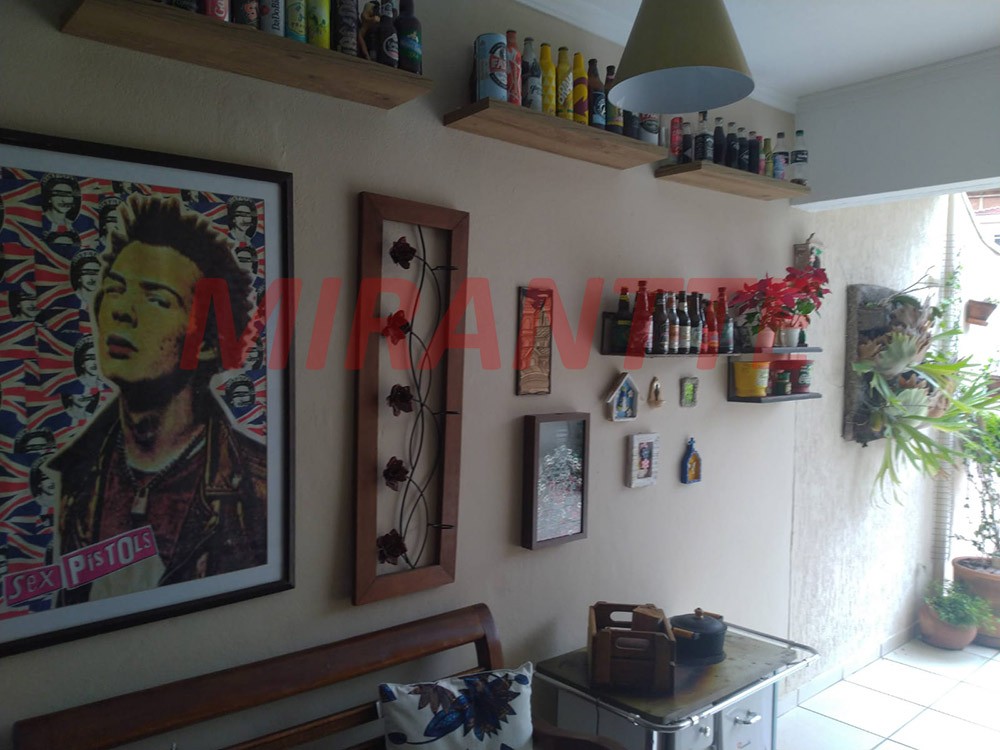Sobrado de 240m² com 3 quartos em Água Fria