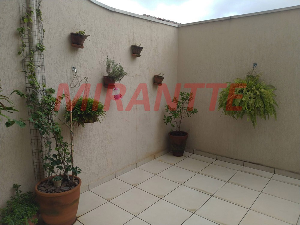 Sobrado de 240m² com 3 quartos em Água Fria