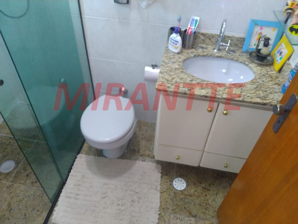 Sobrado de 240m² com 3 quartos em Água Fria