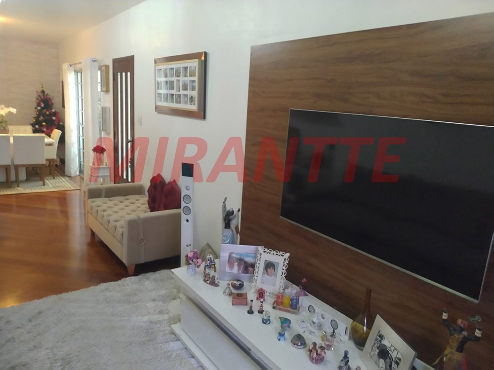 Sobrado de 240m² com 3 quartos em Água Fria