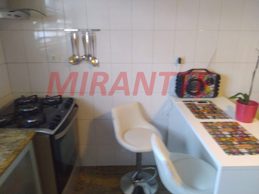 Sobrado de 240m² com 3 quartos em Água Fria