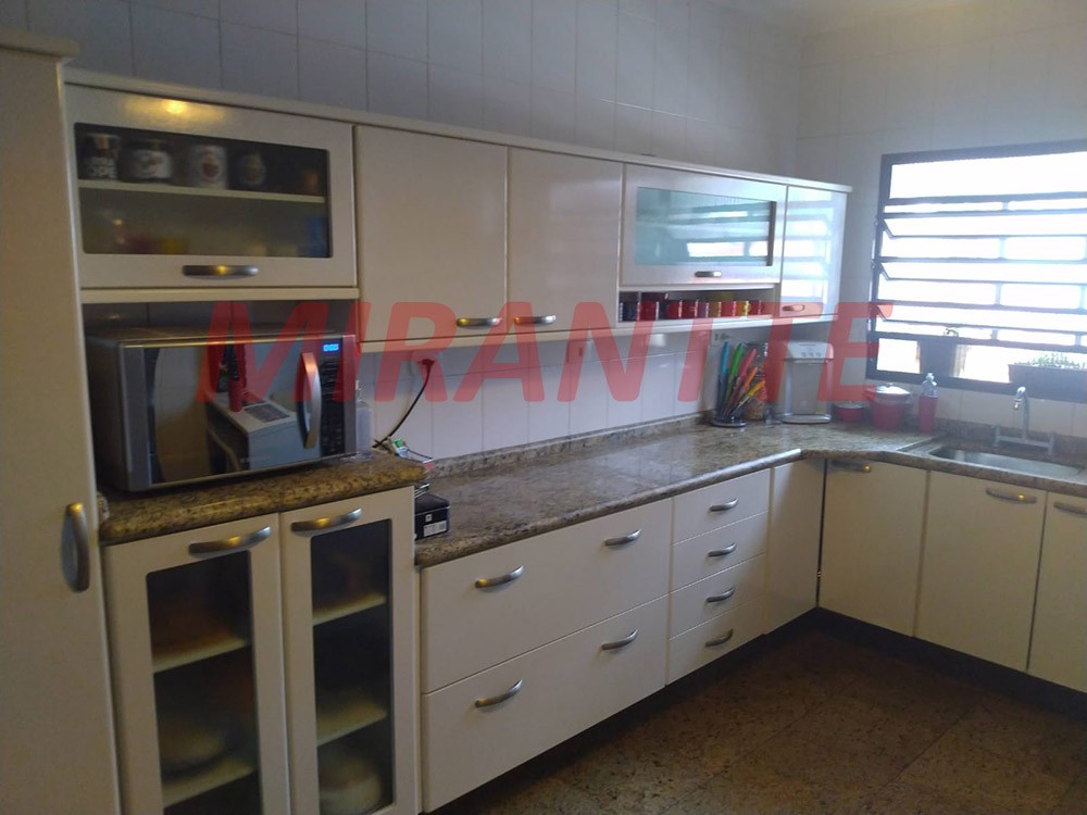 Sobrado de 240m² com 3 quartos em Água Fria