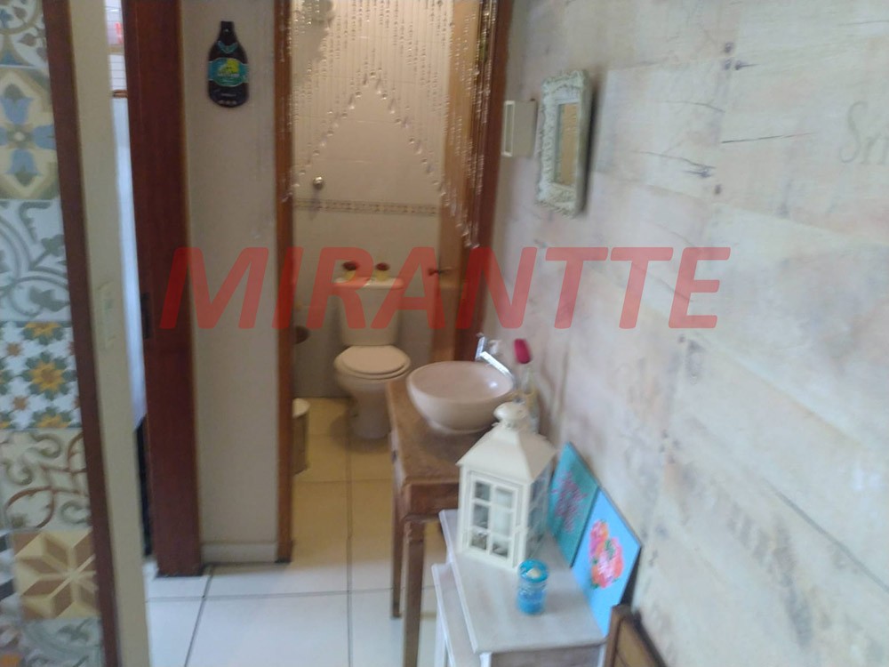 Sobrado de 240m² com 3 quartos em Água Fria