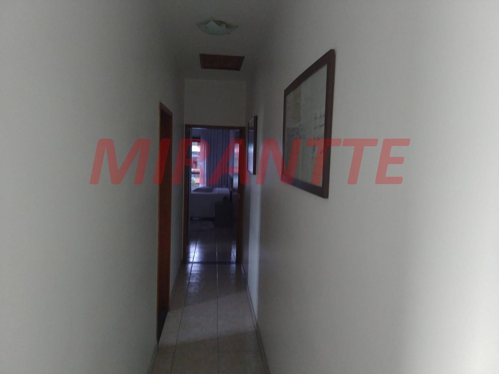 Sobrado de 240m² com 3 quartos em Água Fria