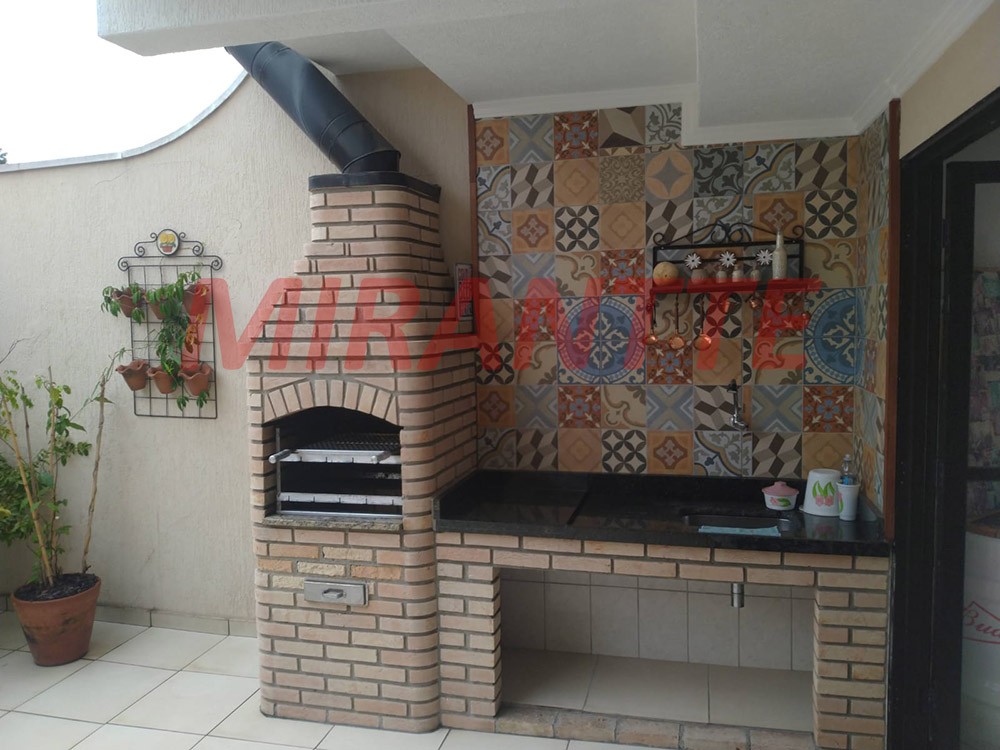 Sobrado de 240m² com 3 quartos em Água Fria