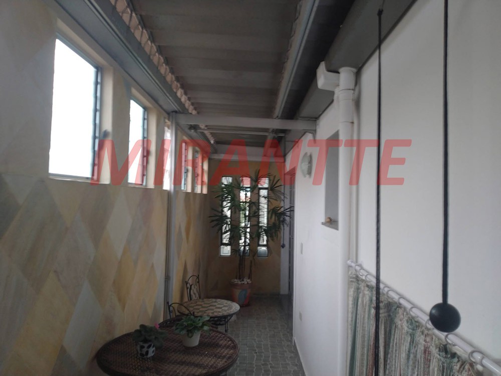 Sobrado de 240m² com 3 quartos em Água Fria