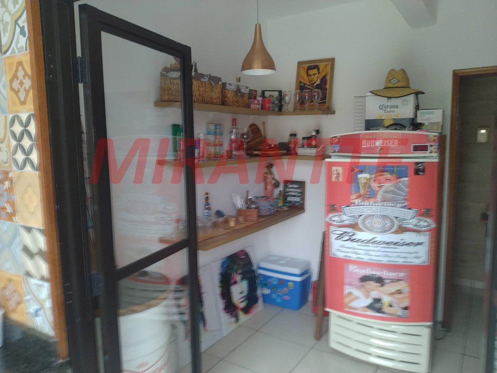 Sobrado de 240m² com 3 quartos em Água Fria