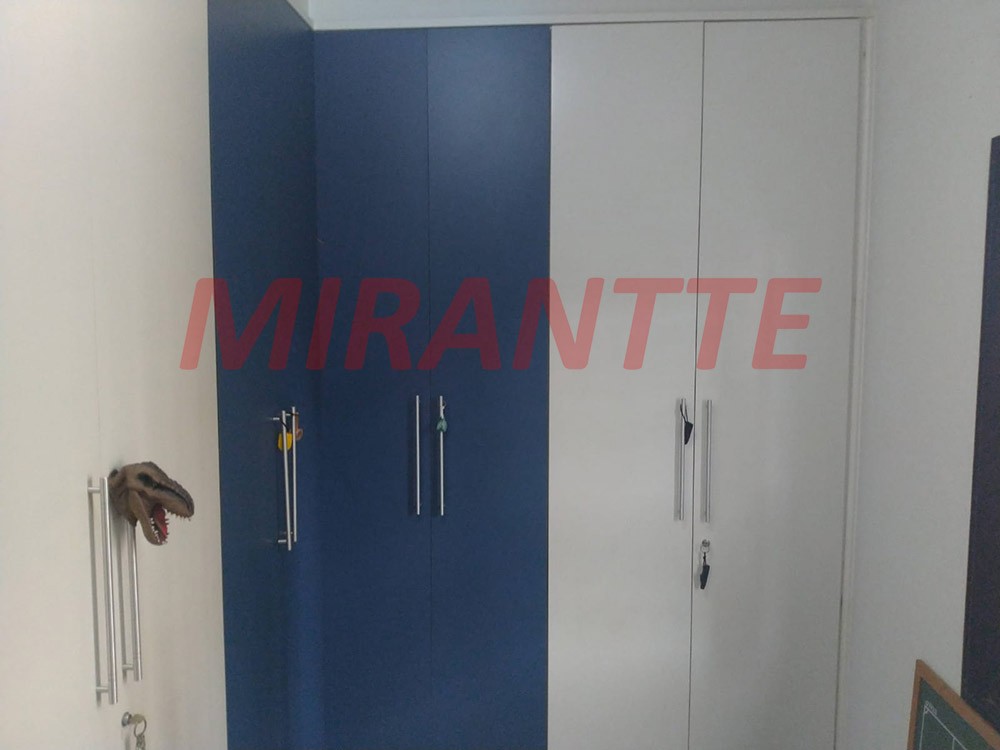 Sobrado de 240m² com 3 quartos em Água Fria