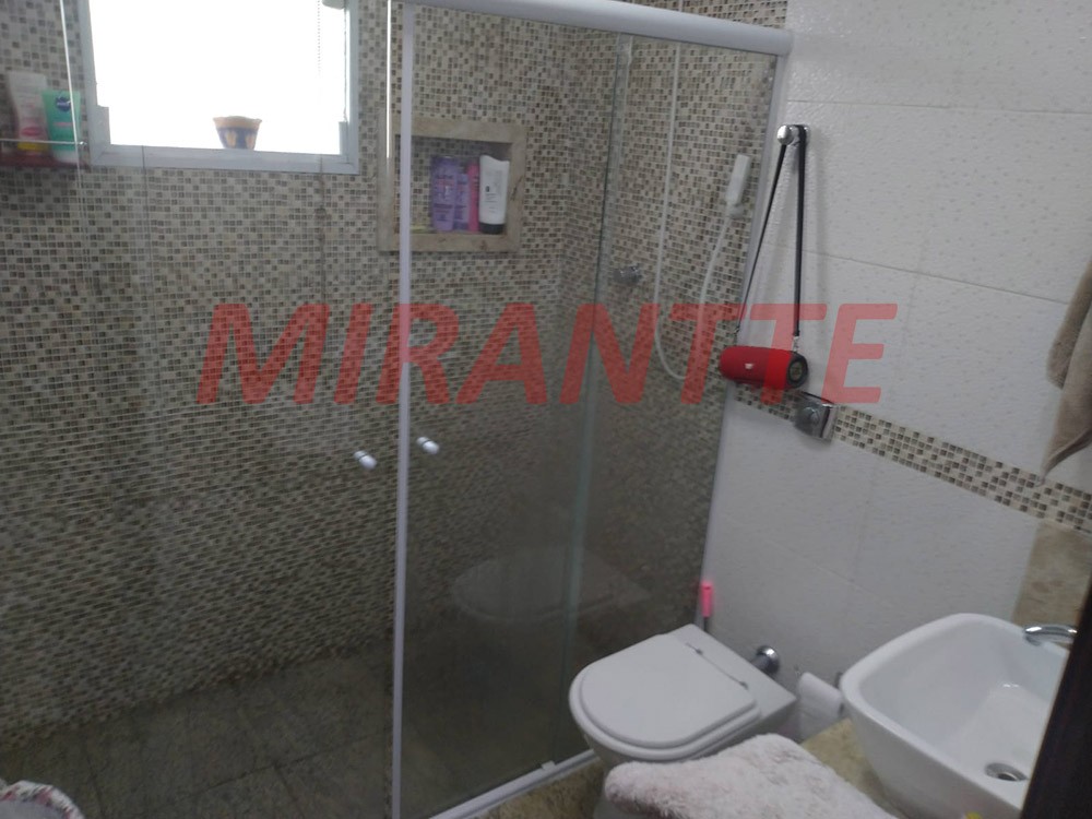 Sobrado de 240m² com 3 quartos em Água Fria