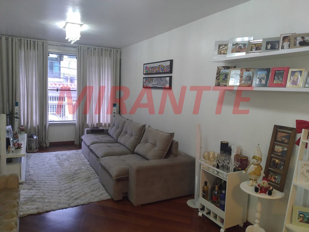 Sobrado de 240m² com 3 quartos em Água Fria