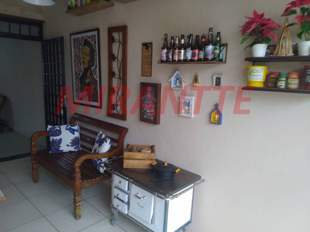 Sobrado de 240m² com 3 quartos em Água Fria