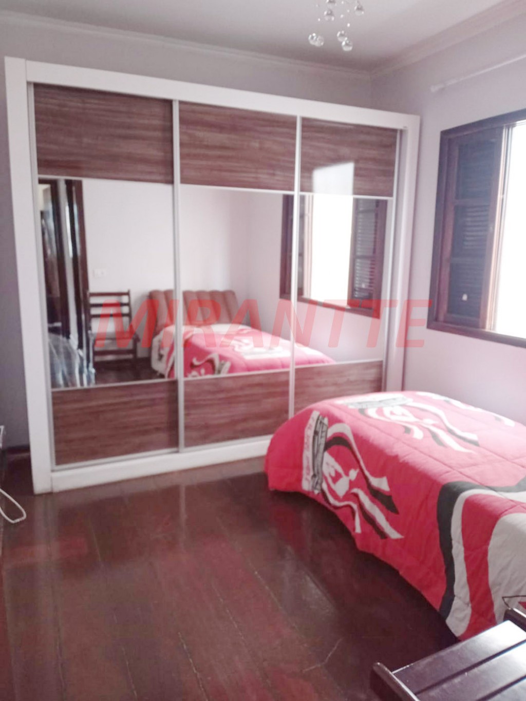 Sobrado de 136m² com 3 quartos em Jardim Ondina