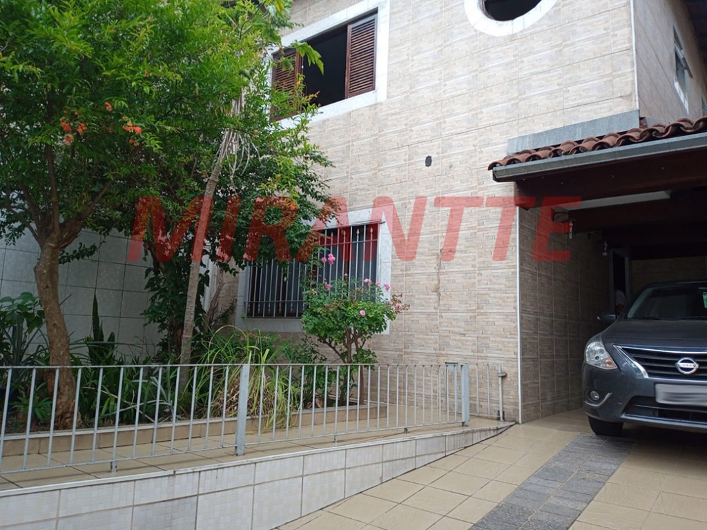 Sobrado de 136m² com 3 quartos em Jardim Ondina