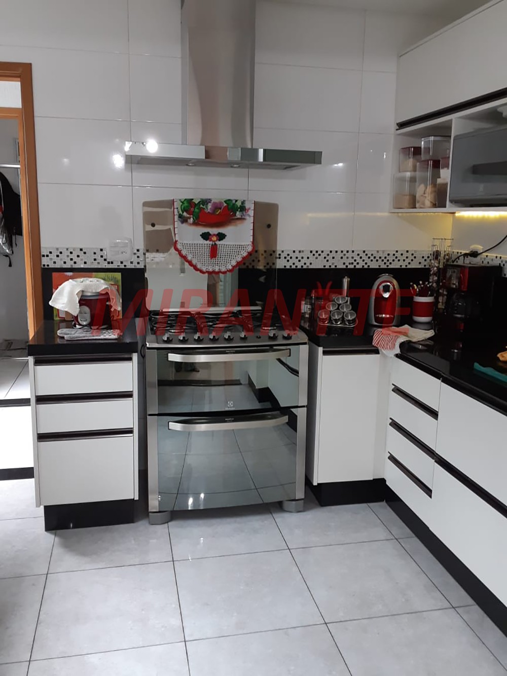Sobrado de 198m² com 4 quartos em Jaçana